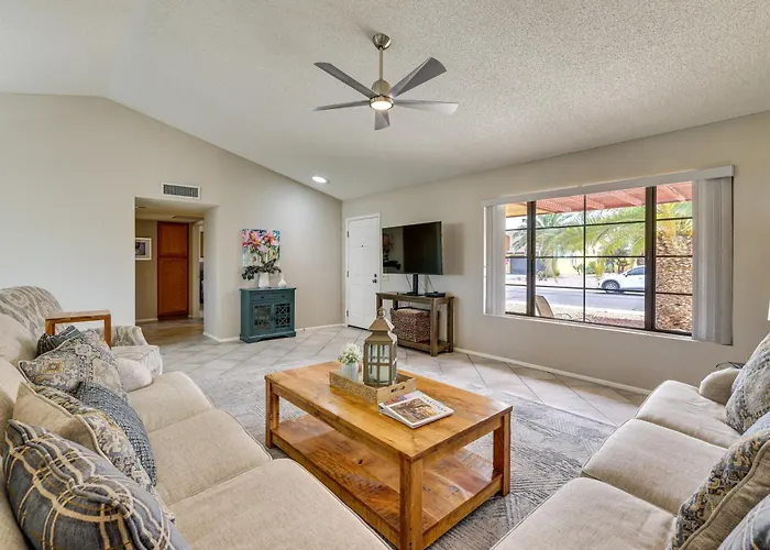 Near Golf! Sun West Retreat W/ Perks Holiday home